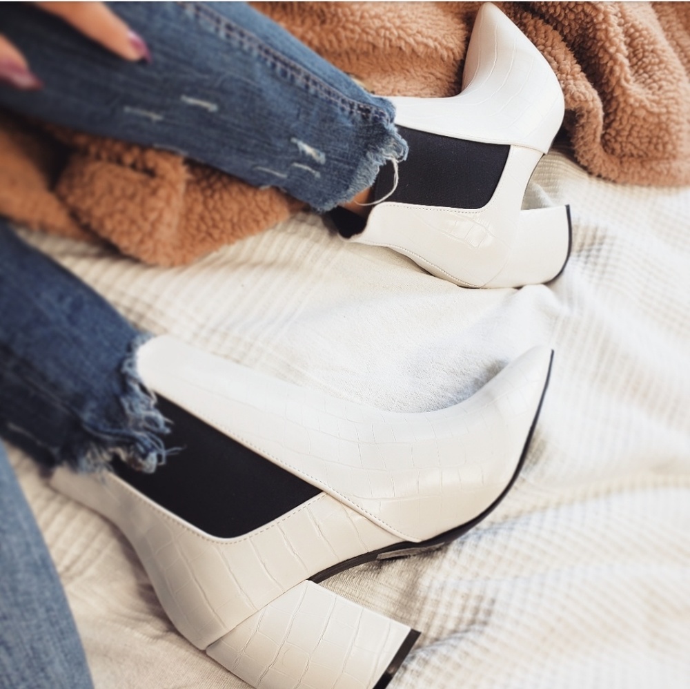 Price firm!/The Miya// white croc print bootie - Picture 3 of 5